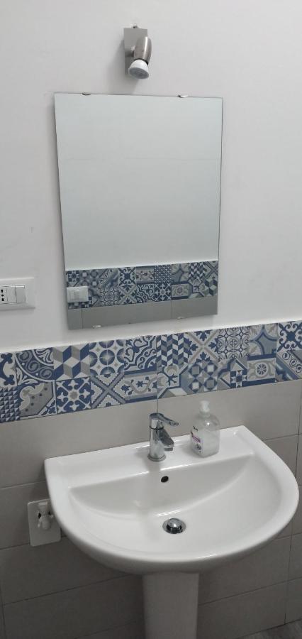 Manzoni Rooms Palermo Bagian luar foto