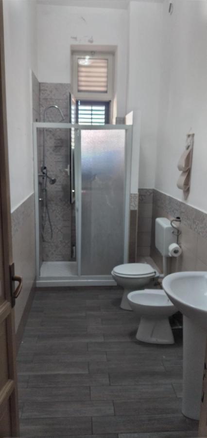 Manzoni Rooms Palermo Bagian luar foto
