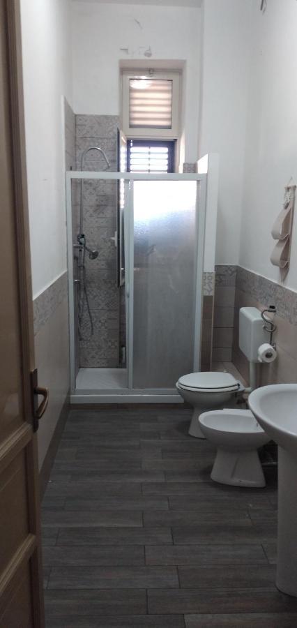 Manzoni Rooms Palermo Bagian luar foto